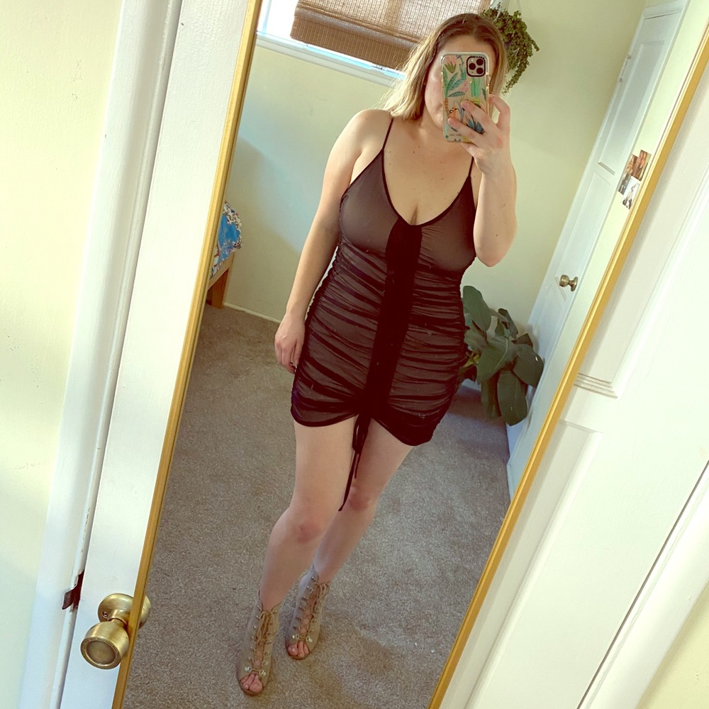PRETTY LITTLE THING - Mesh Ruched Bardot Dress